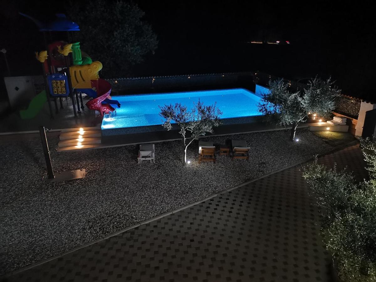 Hotel Large Camper In The Olive Grove Banjole Exterior foto